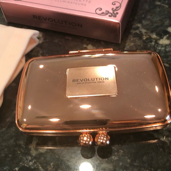 Makeup Revolution renaissance illuminate rose - Picture 2 of 3